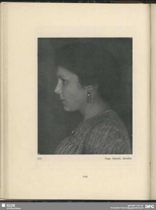 [Frau im Profil]