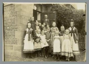 Trachten der Schulkinder zu Waldeck