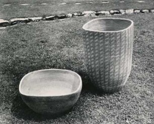 Vase und Schale von Anneliese Braunmüller