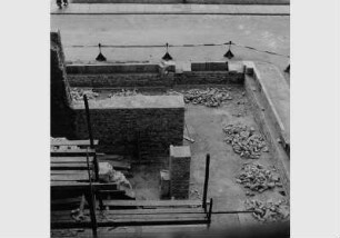 Bauarbeiten an der zerstörten Freitreppe der Nationalgalerie