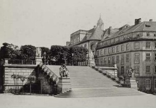 Dresden, Treppe zur Brühlschen Terrasse : Dresden, Schloßplatz, Treppe zur Brühlschen Terrasse mit den Skulpturengruppen der vier Tageszeiten