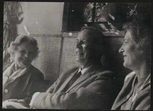 Ottonie Gräfin Degenfeld mit Oswalt und Maria Mercedes von Nostitz in Hinterhör
