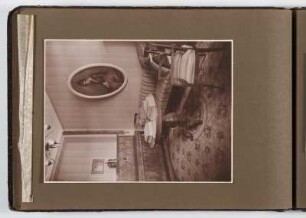 Albumseite mit Interieur : Großbürgerliches Familienalbum aus Berlin 1900-1930. Kartoneinband mit Kordelbindung; 25 x 36,5 x 2,5 cm (um 1910). Dresden: SLUB/DF 2017.D.102