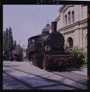 Dampflokomotive "Preußische T 9.3" (Tki3-112 PKP) vor dem Lokschuppen