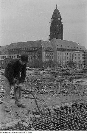 Dresden. Abriß von Ruinen zur Schaffung von Baufreiheit an der Waisenhausstraße