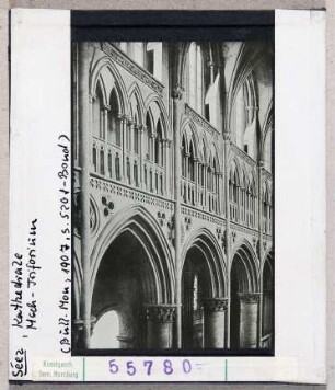 Sées: Kathedrale, Mittelschiff, Triforium