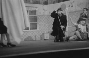 Szenenbilder aus dem Stück "Pünktchen und Anton" von Erich Kästner, aufgeführt bei einem Gastspiel in der Jugendbühne in der Scala in Berlin