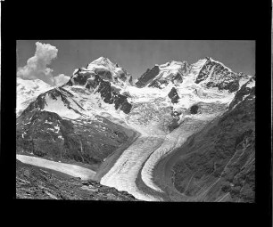 Die Berge Piz Bernina und Piz Roseg