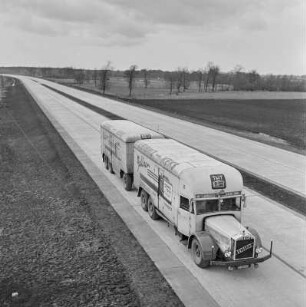 Bahlsen-Lastkraftwagen mit Anhänger