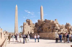 Luxor - Im Karnak Tempel : Obelisken der Königin Hatschepsut, Amun-Tempel in Karnak, Luxor, aufgenommen 2006