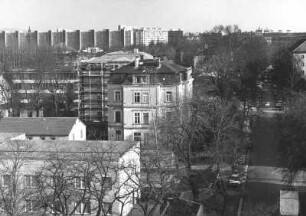 Dresden-Neustadt. Blick vom Wohnhaus, Hospitalstraße 13/15, über das Wohnhaus, Hospitalstraße 12, nach Johannstadt