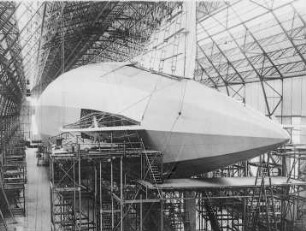 LZ 126 ("Amerikaluftschiff"), Ansicht des Hecks : Technikgeschichte | Maschinenbau | Verkehrswesen | Luftfahrzeuge | Das Amerika Luftschiff LZ 126 (ZR III)