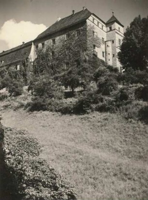 Meißen-Siebeneichen, Schloß. Blick aus dem Park von Süden
