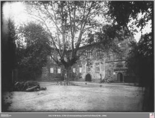 Schlosshof in Groß-Steinheim