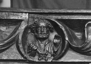 Gestühl mit Medaillons von Heiligen — Apostel Petrus mit Schlüssel