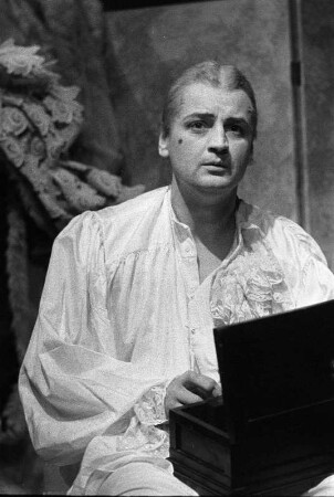 Szenenbilder aus "Die Mitschuldigen", Lustspiel von Johann Wolfgang von Goethe. Kammerspiele (Deutsches Theater) Berlin, Oktober 1961