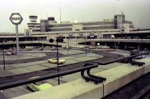 Berlin: Flughafen Tegel; Innenhof
