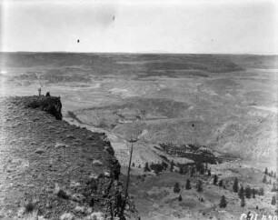 Der Canyon des Grand Coulee : Am Rand eines Canyons, den der Fluss Grand Coulee in den Untergrund gegraben hat.