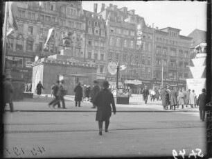 Markt während der Messe : Leipzig, Marktplatz, Blick über den Platz auf die Westseite während der Messe