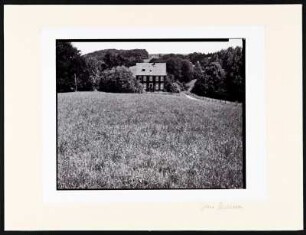 Bechen. Altes Pastoratshaus am Waldesrand