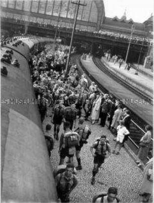 Reisende am Hamburger Hauptbahnhof