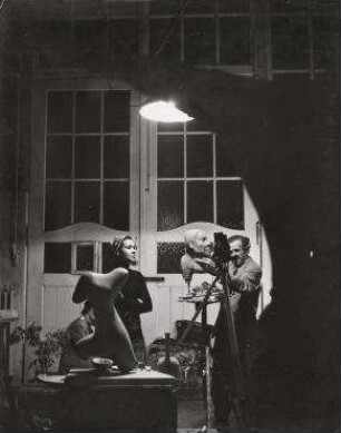Ohne Titel (Bernhard Heiliger bei der Arbeit an der Dunham-Büste)