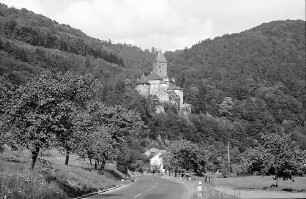 Zwingenberg: Burg an der Bundesstraße