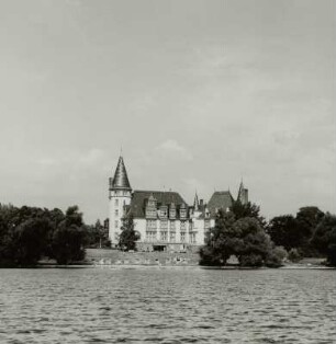 Klink, Schloss Klink, heute Hotel, Ansicht über die Müritz