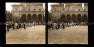 Vorbeimarsch des Komitees am Marstall, Max-Joseph-Platz, München