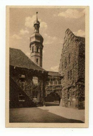 "Deutschordenshof und Turm der Deutschhauskirche" - großer Deutschhof mit Durchgang zum kleinen; Turm des Deutschordensmünsters (Peter und Paul)