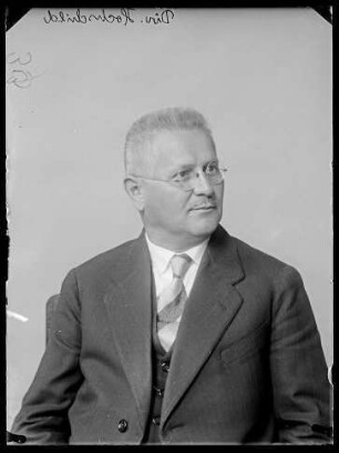 Hochschild, Max Josef, Landtagsdirektor