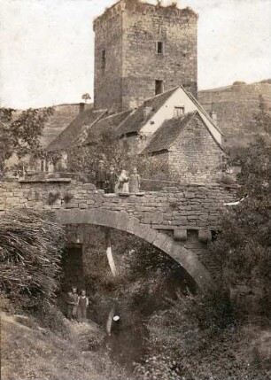 Bergried der ehemaligen Wasserburg 1181 zuerst genannt