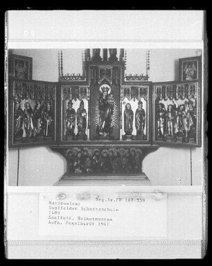 Altar mit Mondsichelmadonna