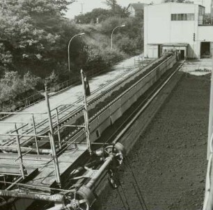 VE Braunkohlenkombinat Senftenberg, Brikettfabrik Sonne (I 1952-1954, II 1961-1962). Abschnitt Bunker / Rohkohleaufbereitung, Gurtbandförderanlage im Rohkohlegrabenbunker : Freienhufen. VE Braunkohlenkombinat Senftenberg, Brikettfabrik Sonne (I 1952-1954, II 1961-1962). Abschnitt Bunker / Rohkohleaufbereitung, Gurtbandförderanlage im Rohkohlegrabenbunker