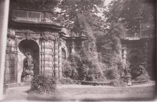 Dresde-Altstadt. Zwinger (1709-1728; M. D. Pöppelmann, B. Permoser). Nymphenbad. Kasakde