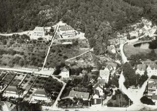 Dresden-Pillnitz. Hausberg und Eingang zum Friedrichsgrund von Südwesten. Luftbildaufnahme