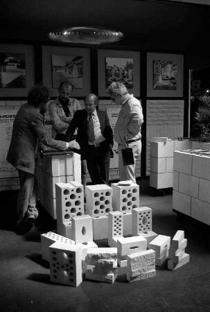 Ausstellung "sparen - bauen - wohnen ´81" in den Hallen am Festplatz