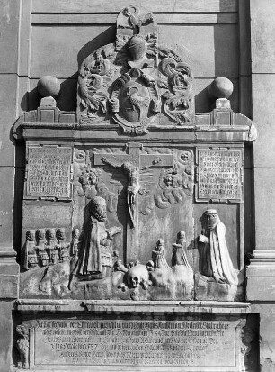 Epitaph der Familie des Stadtrichters Hans Ambtmann : Epitaph der Familie des Stadtrichters Hans Ambtmann (1587). Klagenfurt, Stadtpfarrkirche Sankt Egyd, Außen, Westwand