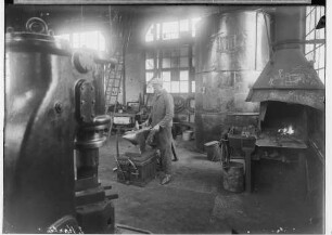 Reichsberufswettkampf ¿ Metall 1934; Junger Mann beim Schmieden in einer Werkshalle Laucherthal