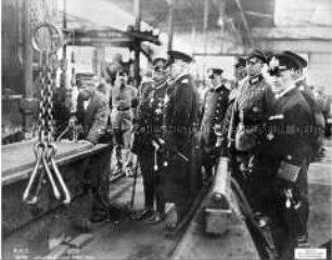 Wilhelm II. besucht eine Werft in Kiel
