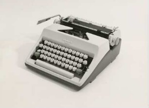 Schreibmaschine "Monica" der Olympia-Werke