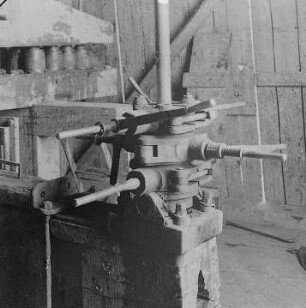 Befestigung und Drehvorrichtung des Bohrers : Technikgeschichte | Technologie | Erdölindustrie | Bohrfelder in Wietze | Deutsche Erdöl AG