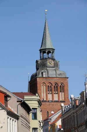 Backsteingotik : Turm der Pfarrkirche am Markt, 1308 erstmals erwähnt. Aufgenommen im Mai 2008. Foto Uwe Gerig
