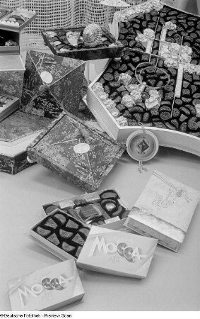 Pralinen und Süßwaren des VEB Goldeck Leipzig auf der Leipziger Herbstmesse 1954