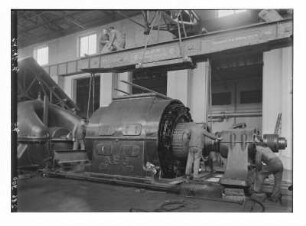 Industrie-Kraftwerk. Ausbau des Generators an Maschine 4 : Lauta (Niederlausitz). Industrie-Kraftwerk. Ausbau des Generators an Maschine 4