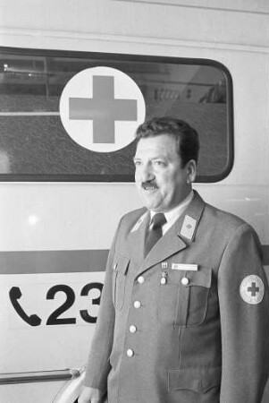 DRK-Sanitäter im Wildparkstadion Emil Kronewett