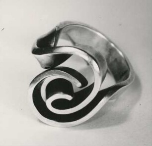 Liebesring aus Feinsilber von Erika Brockhausen