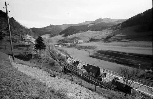 Höllentalbahn und Straße oberhalb Falkensteig