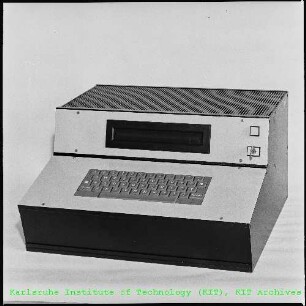 Datenstation in der Abteilung Datenverarbeitung und Instrumentierung (ADI)