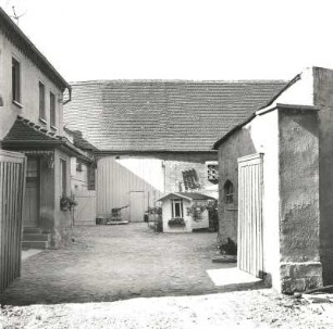 Markranstädt-Quesitz, Hauptstraße 74. Vierseithof (um 1880). Hofansicht mit Scheune